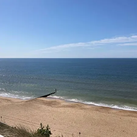 New Apartment Within Short Walk Of The Beach-2