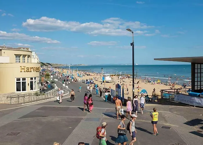 Coastal Breeze, Stylish 1 Bedroom, Sleeps 4, Internet And Parking, 10 Min To Beach